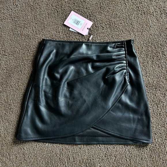 NWT Avec Les Filles Faux Leather Side Wrap Mini Skirt - Picture 1 of 12